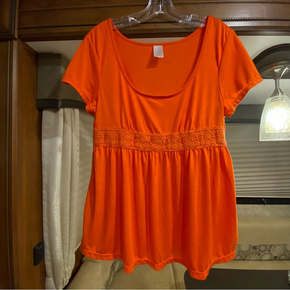 Avon mark. Orange Top: Sz. L